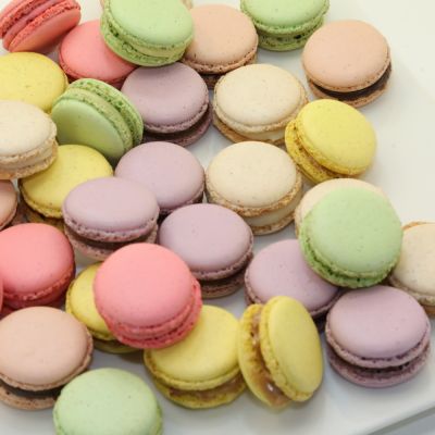 16 Pcs Macarons. W Pack 