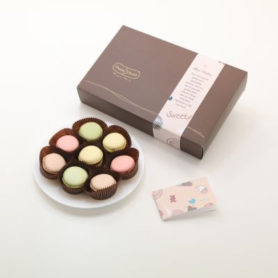 8 Pcs Macarons. Classy Pack 