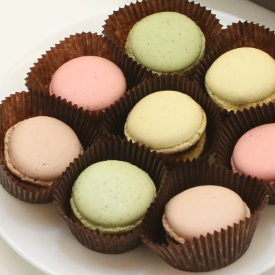 8 Pcs Macarons. W Pack 